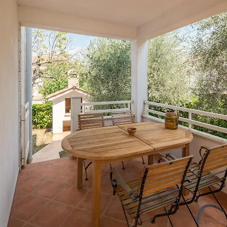 Dolce With Pool And Bbq Apartment