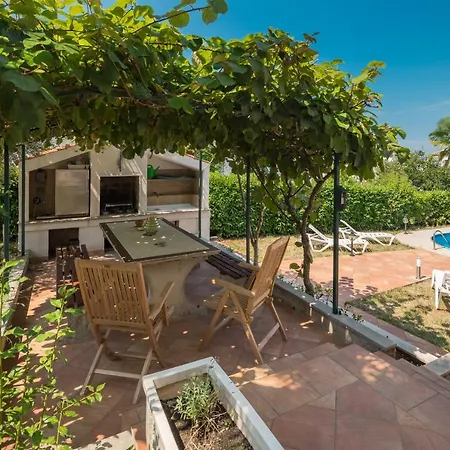 Dolce With Pool And Bbq Apartment Porec