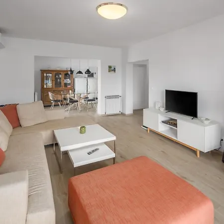 Dolce With Pool And Bbq Apartment *